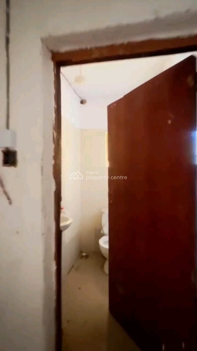 a Newly Renovated and Decent 2 Bedroom Apartment, Bashorun Street, Shomolu, Lagos, Flat / Apartment for Rent