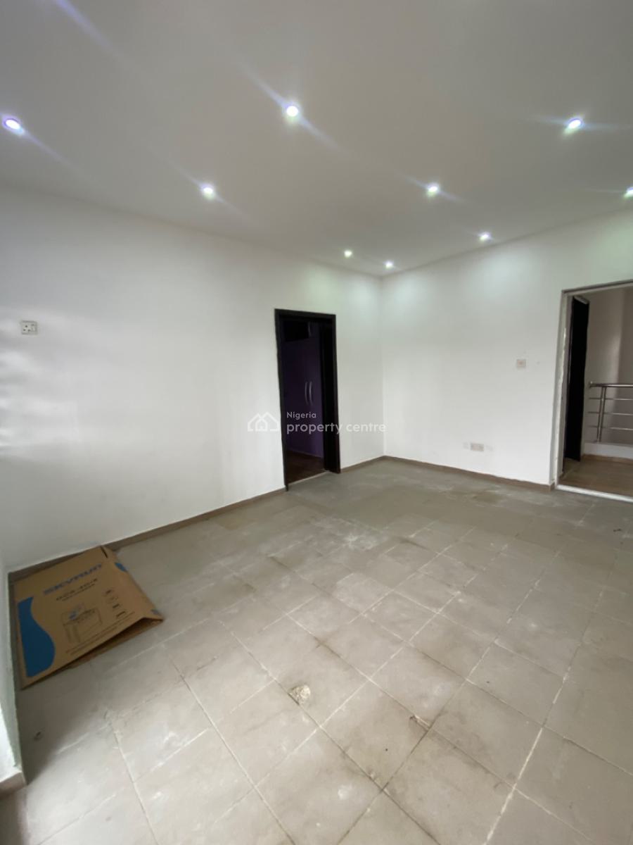 Super Spacious and Clean 4 Bedroom House in an Estate, Off Admiralty Way, Lekki Phase 1, Lekki, Lagos, House for Rent