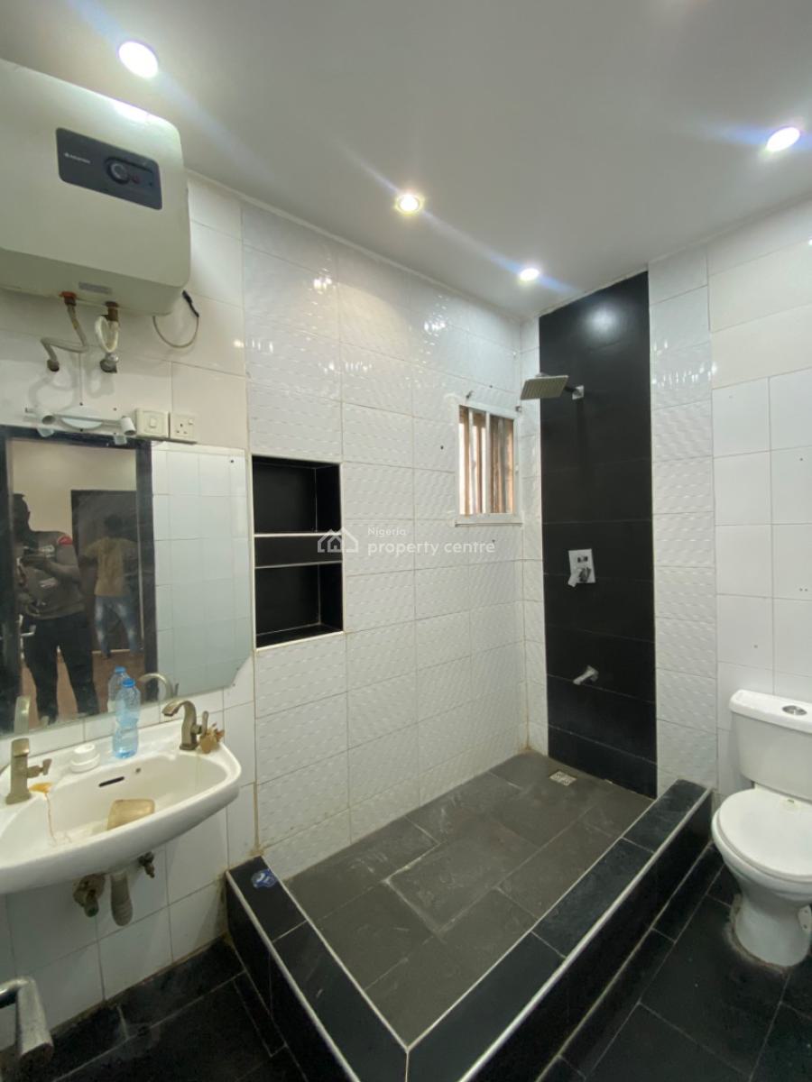 Super Spacious and Clean 4 Bedroom House in an Estate, Off Admiralty Way, Lekki Phase 1, Lekki, Lagos, House for Rent