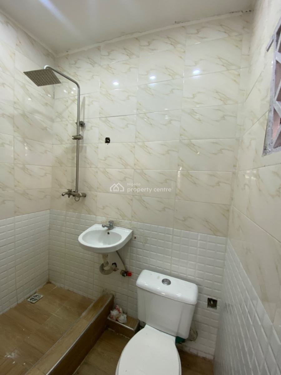 Super Spacious and Clean 4 Bedroom House in an Estate, Off Admiralty Way, Lekki Phase 1, Lekki, Lagos, House for Rent