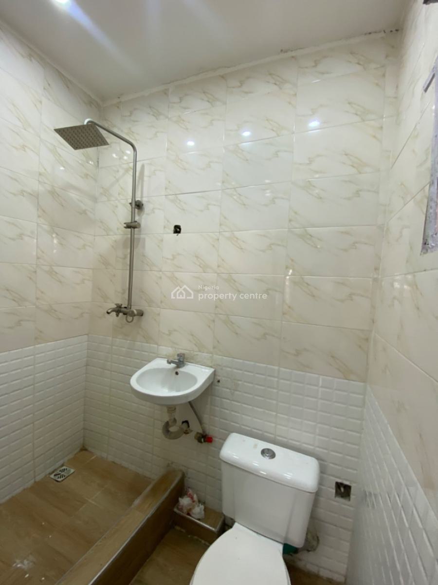 Super Spacious and Clean 4 Bedroom House in an Estate, Off Admiralty Way, Lekki Phase 1, Lekki, Lagos, House for Rent