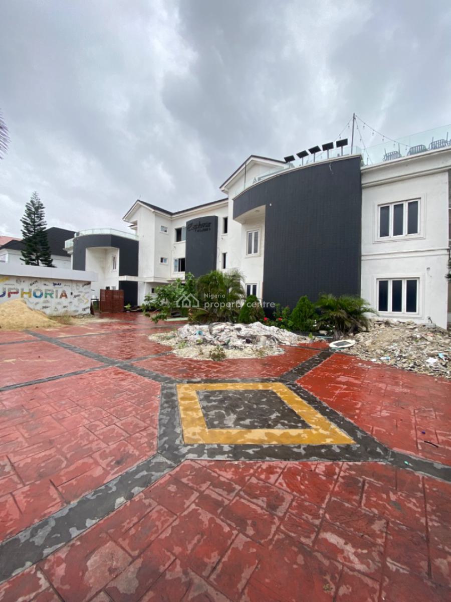 4 Units of Bedrooms Terraced Duplex with Rooftop Terrace for Commercial Use, Lekki Phase 1, Lekki, Lagos, Hotel / Guest House for Rent