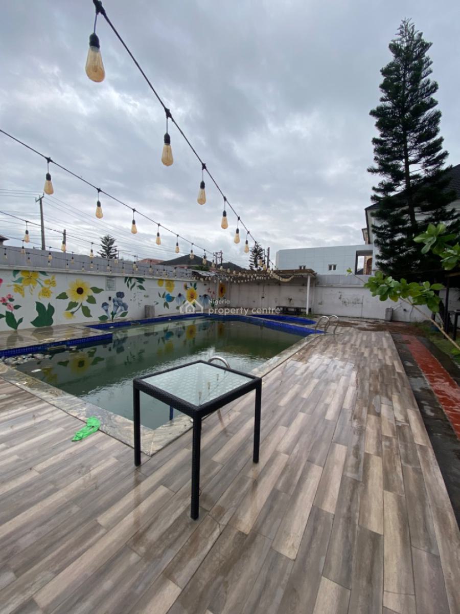 4 Units of Bedrooms Terraced Duplex with Rooftop Terrace for Commercial Use, Lekki Phase 1, Lekki, Lagos, Hotel / Guest House for Rent