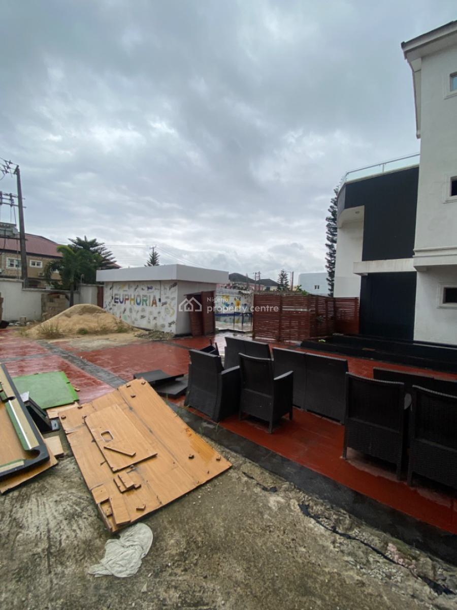 4 Units of Bedrooms Terraced Duplex with Rooftop Terrace for Commercial Use, Lekki Phase 1, Lekki, Lagos, Hotel / Guest House for Rent