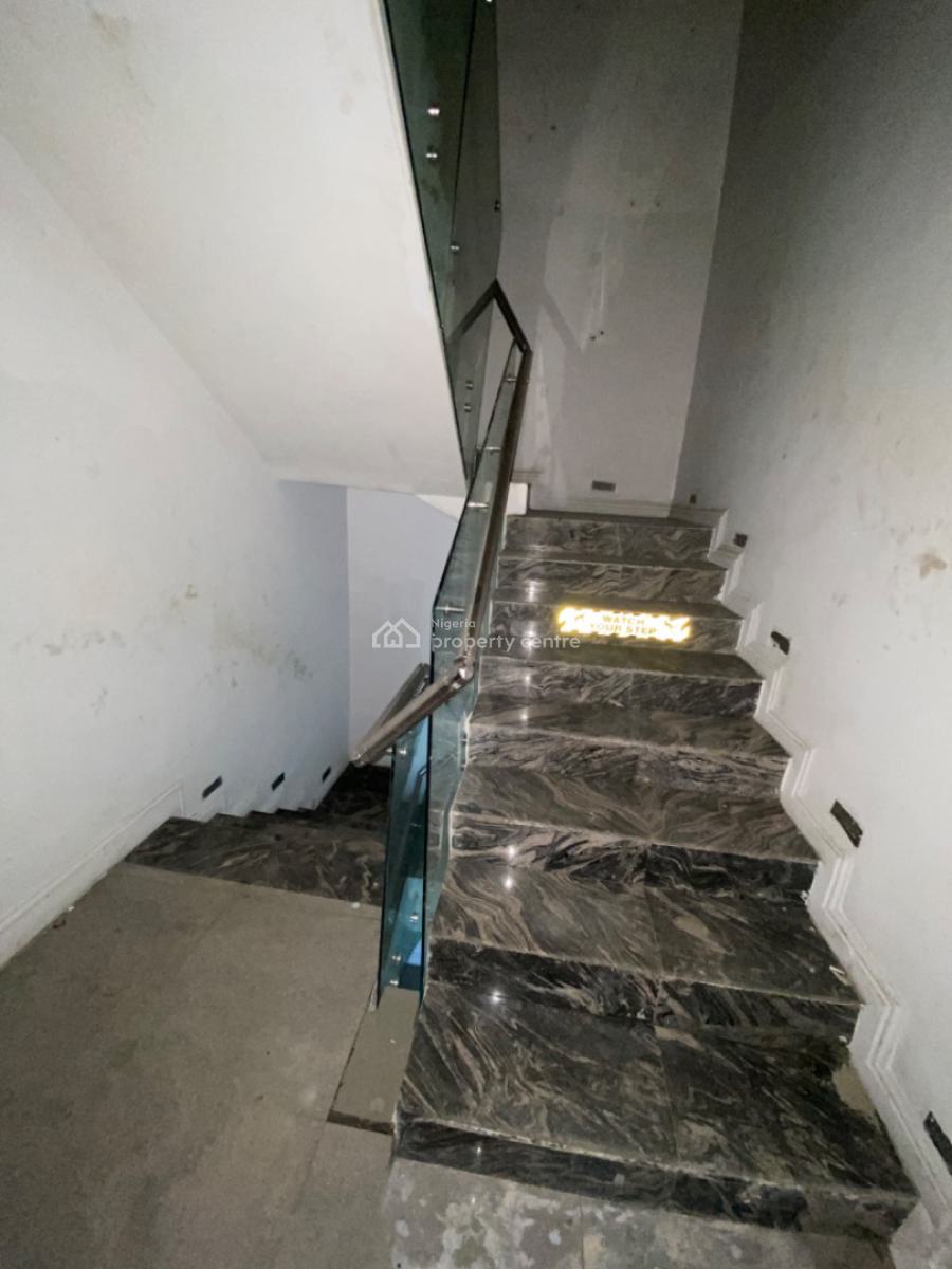4 Units of Bedrooms Terraced Duplex with Rooftop Terrace for Commercial Use, Lekki Phase 1, Lekki, Lagos, Hotel / Guest House for Rent