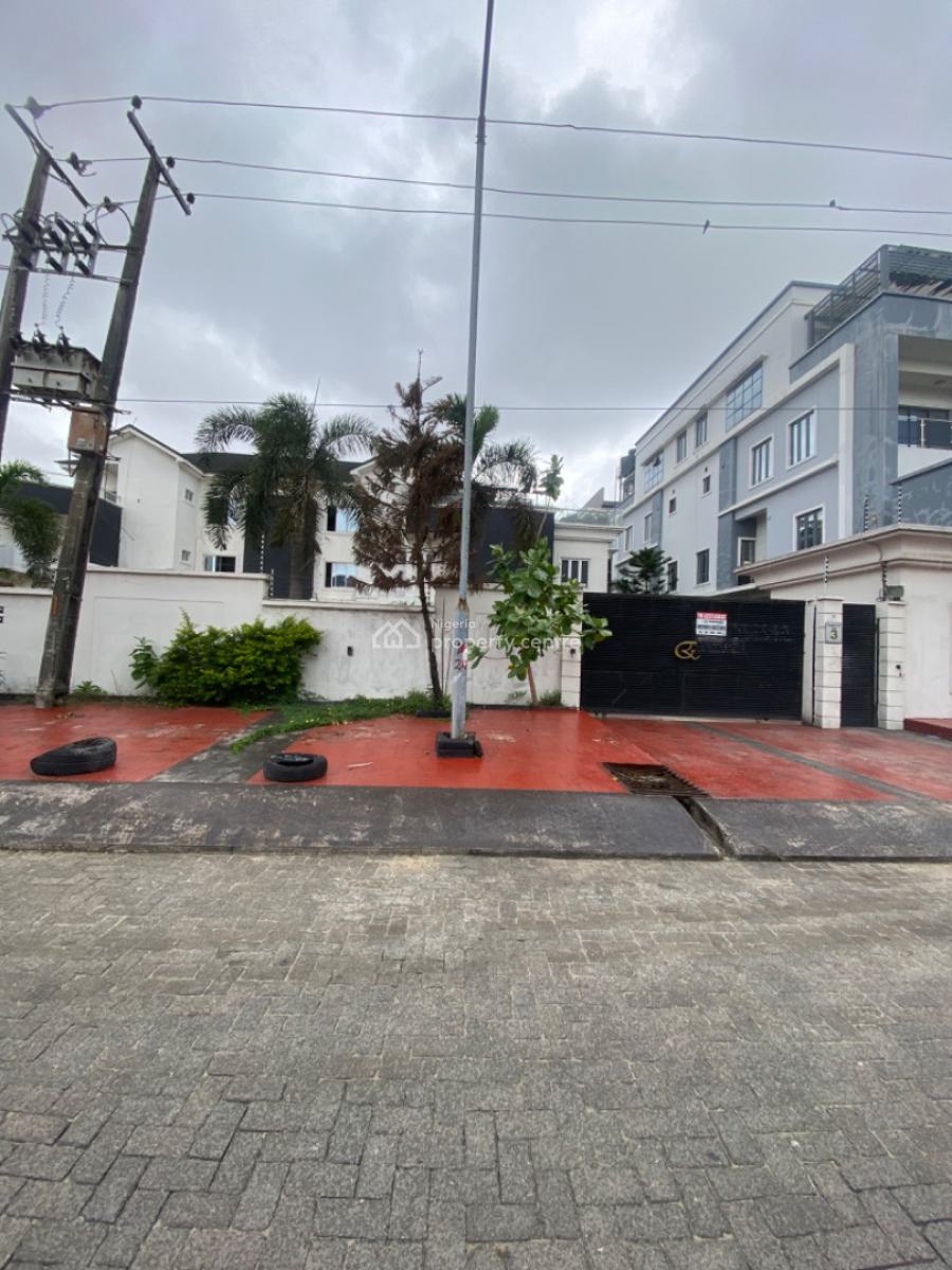 4 Units of Bedrooms Terraced Duplex with Rooftop Terrace for Commercial Use, Lekki Phase 1, Lekki, Lagos, Hotel / Guest House for Rent