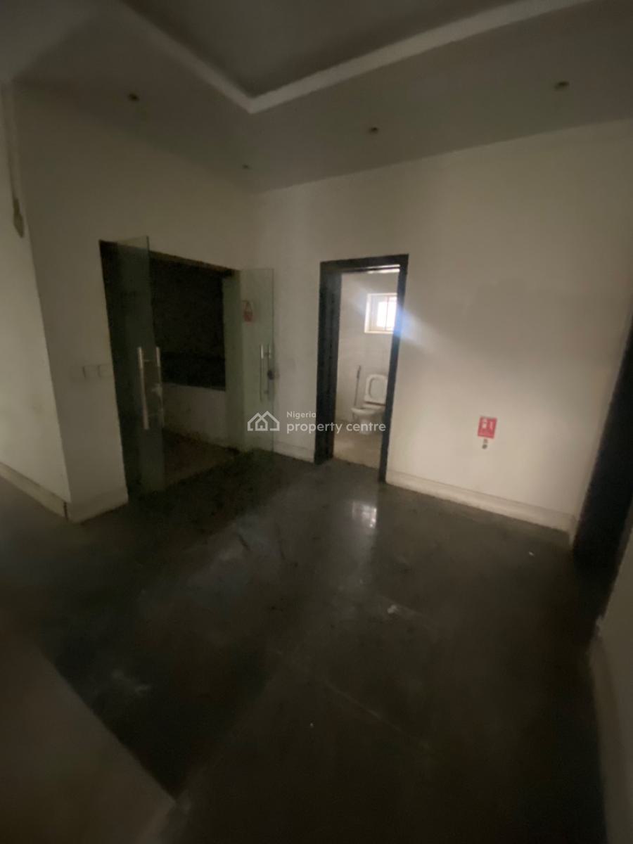 4 Units of Bedrooms Terraced Duplex with Rooftop Terrace for Commercial Use, Lekki Phase 1, Lekki, Lagos, Hotel / Guest House for Rent