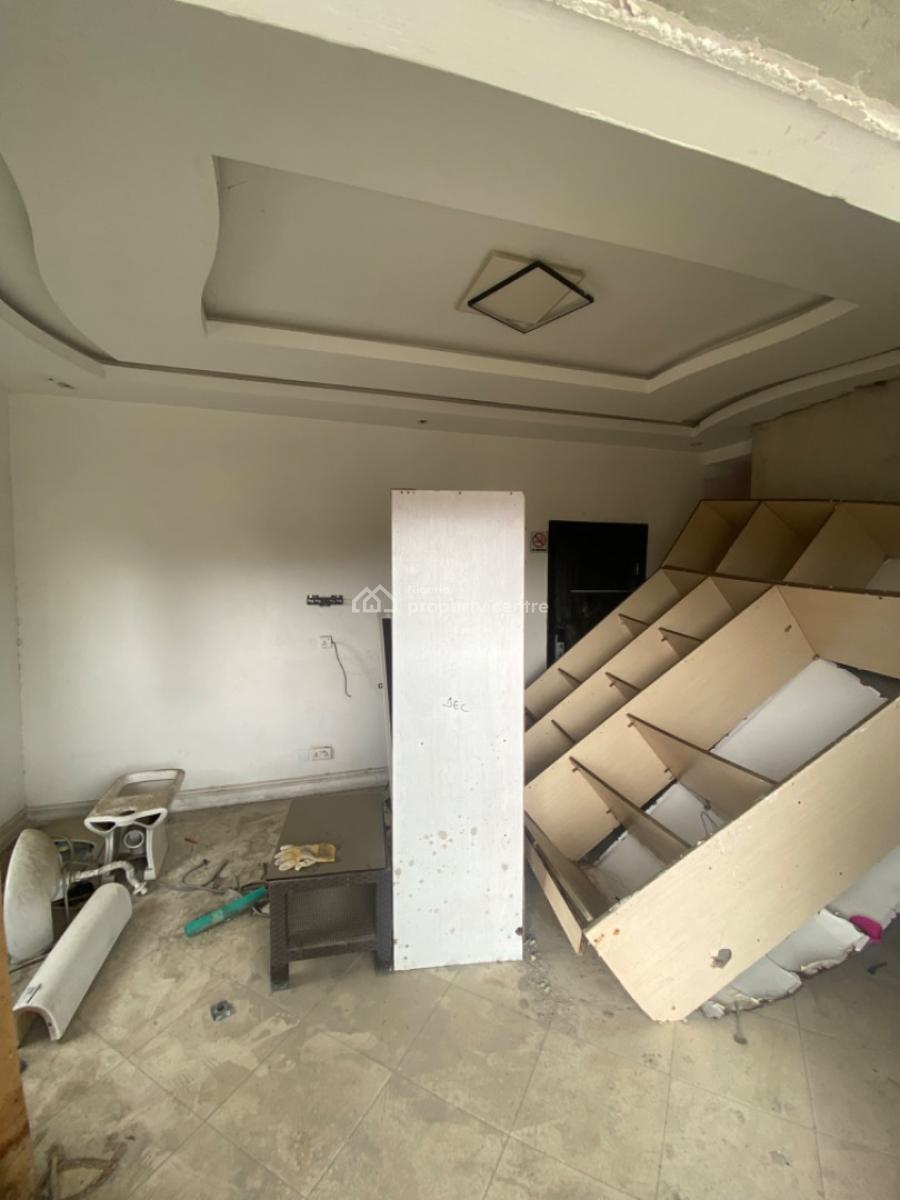 4 Units of Bedrooms Terraced Duplex with Rooftop Terrace for Commercial Use, Lekki Phase 1, Lekki, Lagos, Hotel / Guest House for Rent