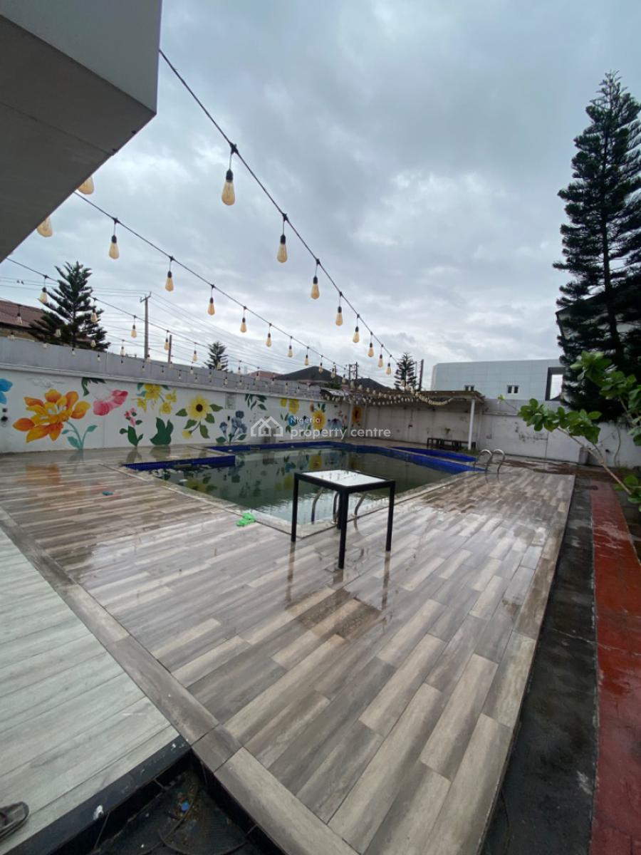 4 Units of Bedrooms Terraced Duplex with Rooftop Terrace for Commercial Use, Lekki Phase 1, Lekki, Lagos, Hotel / Guest House for Rent