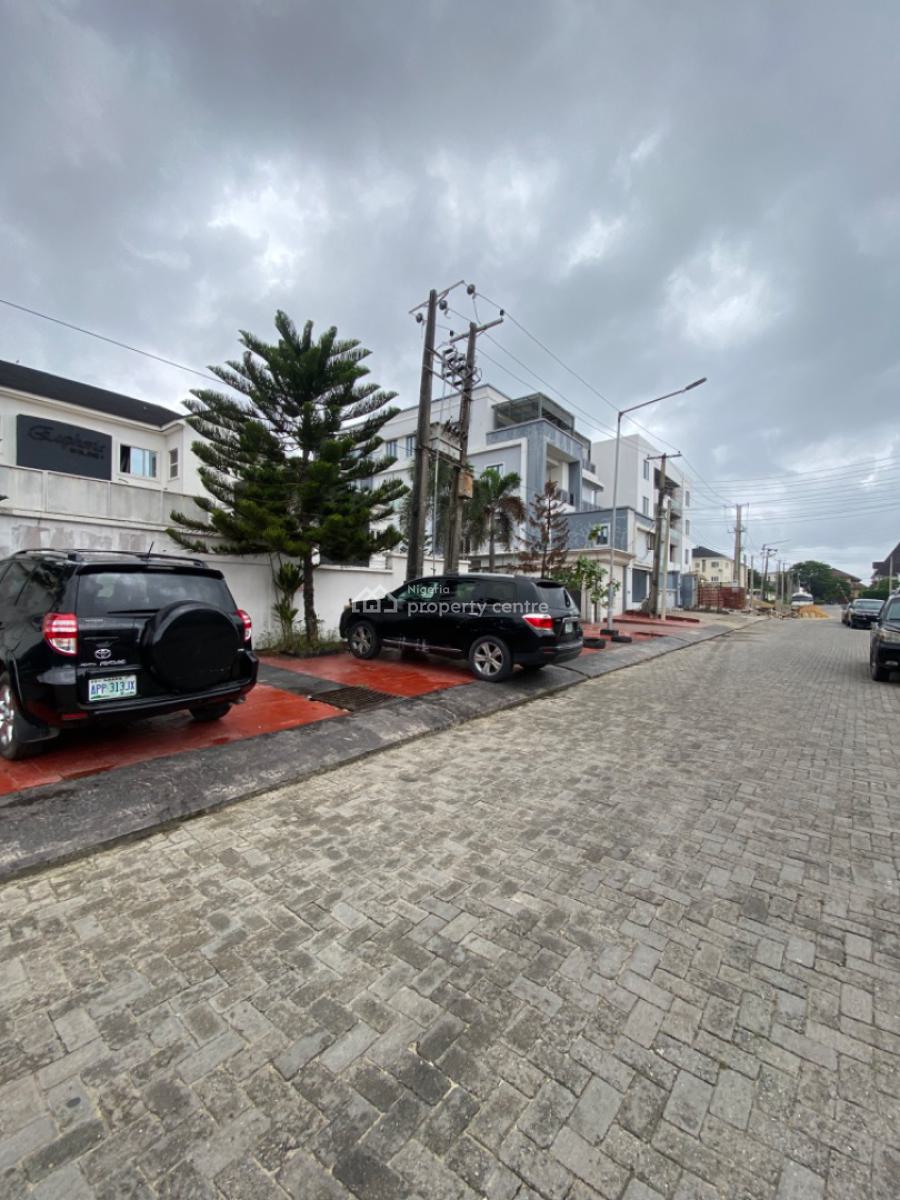 4 Units of Bedrooms Terraced Duplex with Rooftop Terrace for Commercial Use, Lekki Phase 1, Lekki, Lagos, Hotel / Guest House for Rent