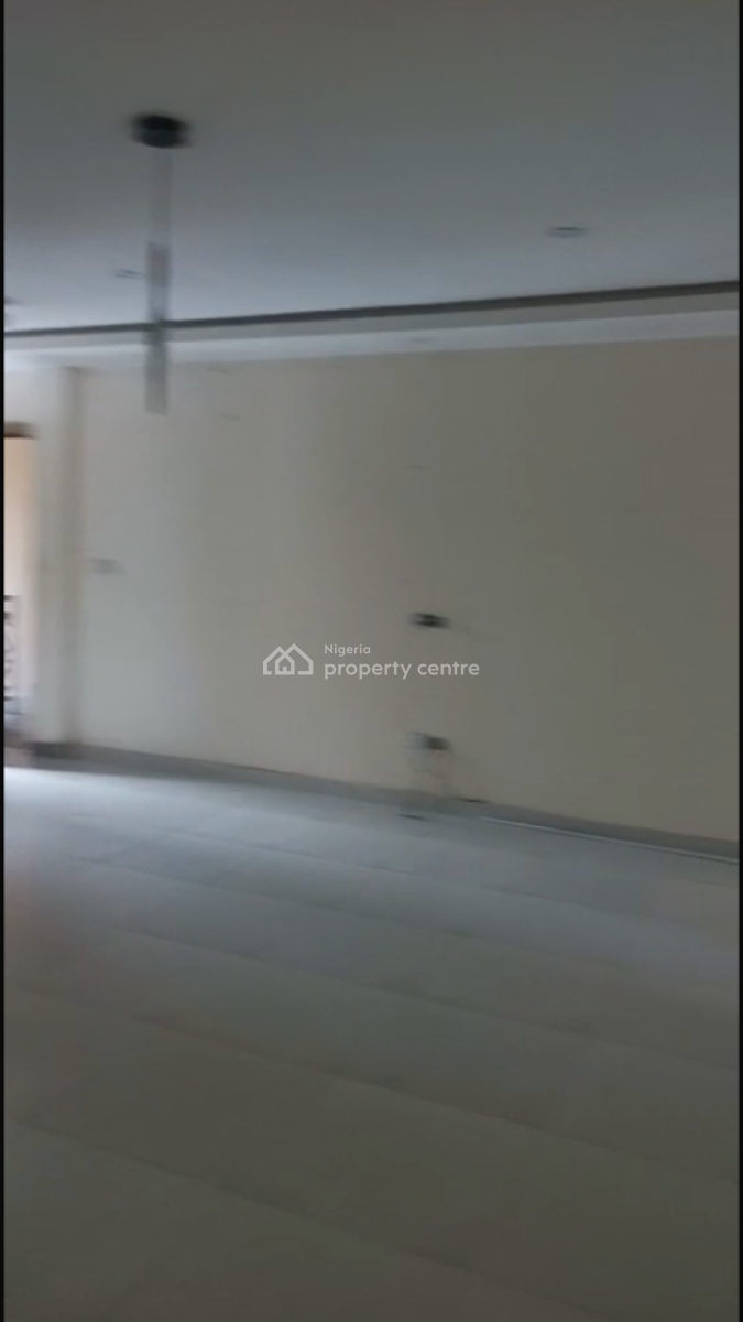 Lovely 2 Bedroom Flat, Silver Crest Estate, Onike, Yaba, Lagos, Flat / Apartment for Rent