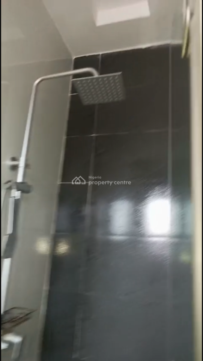 Lovely 2 Bedroom Flat, Silver Crest Estate, Onike, Yaba, Lagos, Flat / Apartment for Rent