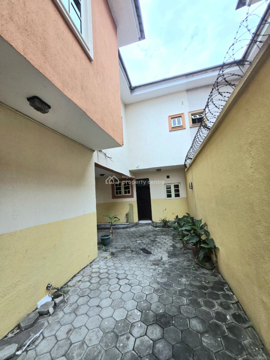 Well Maintained 6 Bedroom Detached House, Lekki Phase 1, Lekki, Lagos, Detached Duplex for Rent