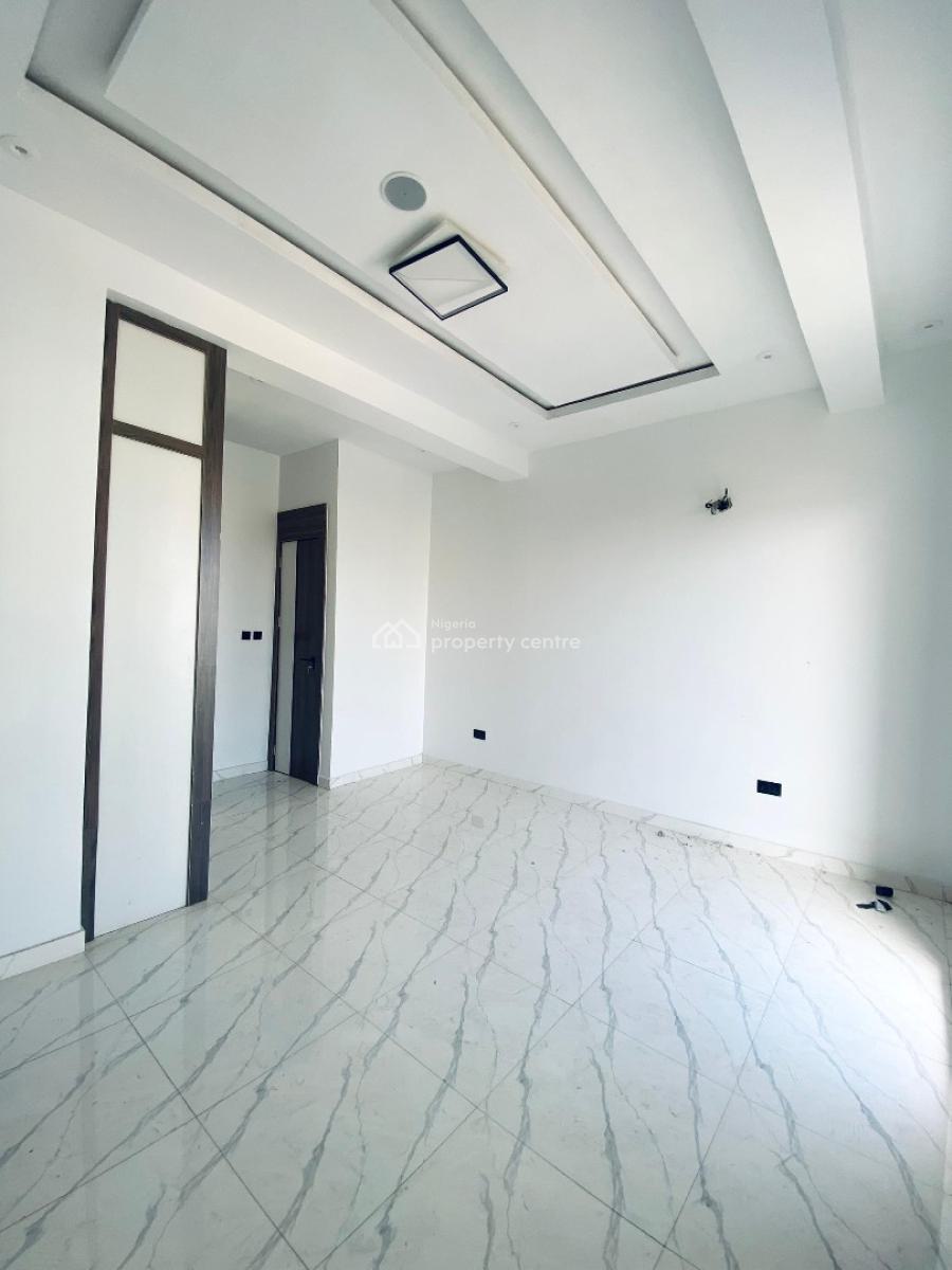 Fantastically Carved 3 Bed Apartment with Elevator, Pool and Gym, Lekki Phase 1, Lekki, Lagos, Flat / Apartment for Sale