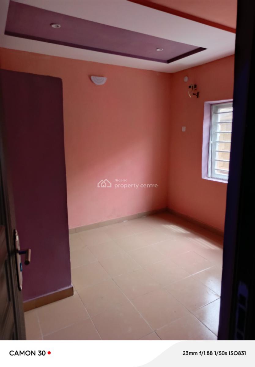 Give Away 2 Bedroom Flat in Bucknor Estate By Bstop, Bucknor Estate By Elemu Bstop, Isolo, Lagos, Flat / Apartment for Rent