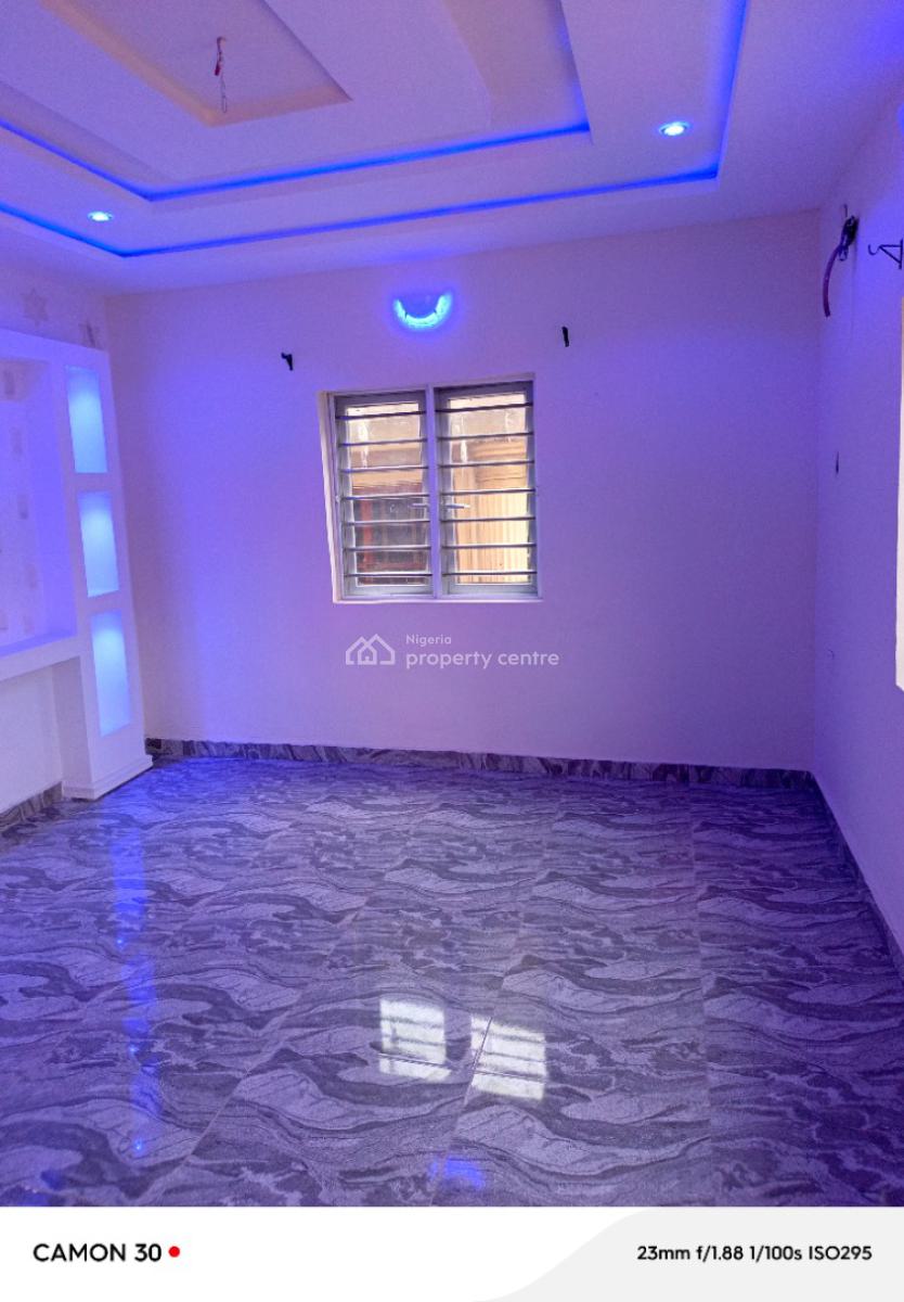 Give Away 2 Bedroom Flat in Bucknor Estate By Bstop, Bucknor Estate By Elemu Bstop, Isolo, Lagos, Flat / Apartment for Rent
