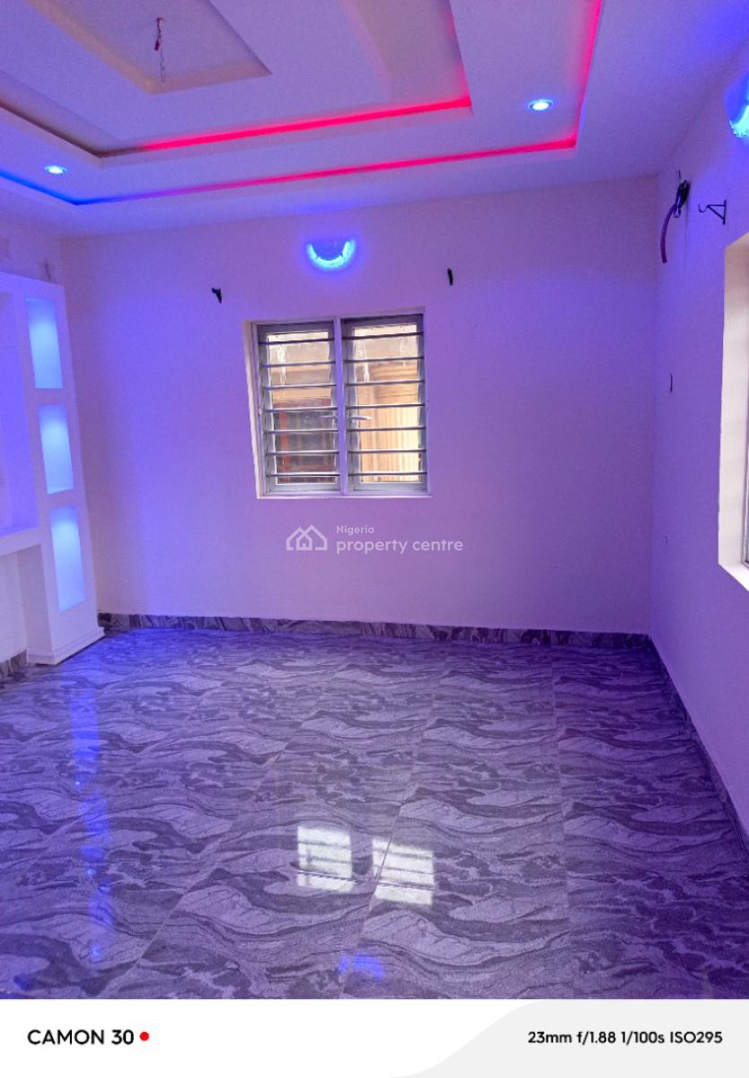 Give Away 2 Bedroom Flat in Bucknor Estate By Bstop, Bucknor Estate By Elemu Bstop, Isolo, Lagos, Flat / Apartment for Rent