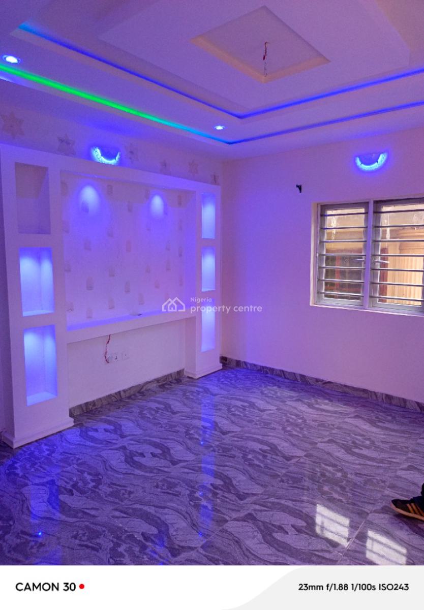 Give Away 2 Bedroom Flat in Bucknor Estate By Bstop, Bucknor Estate By Elemu Bstop, Isolo, Lagos, Flat / Apartment for Rent