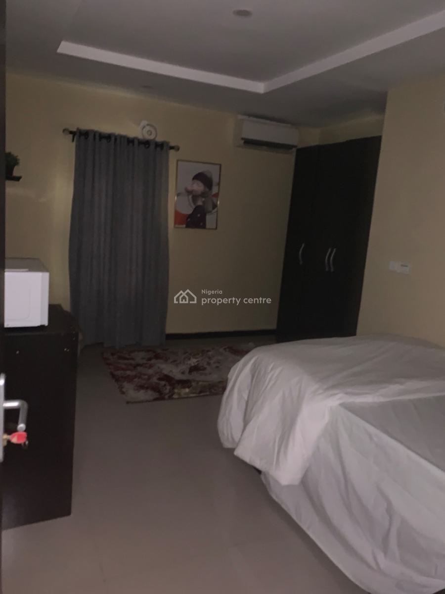 3 Bedroom Flat, Adekunle Banjo, Gra Phase 2, Magodo, Lagos, Flat / Apartment for Rent