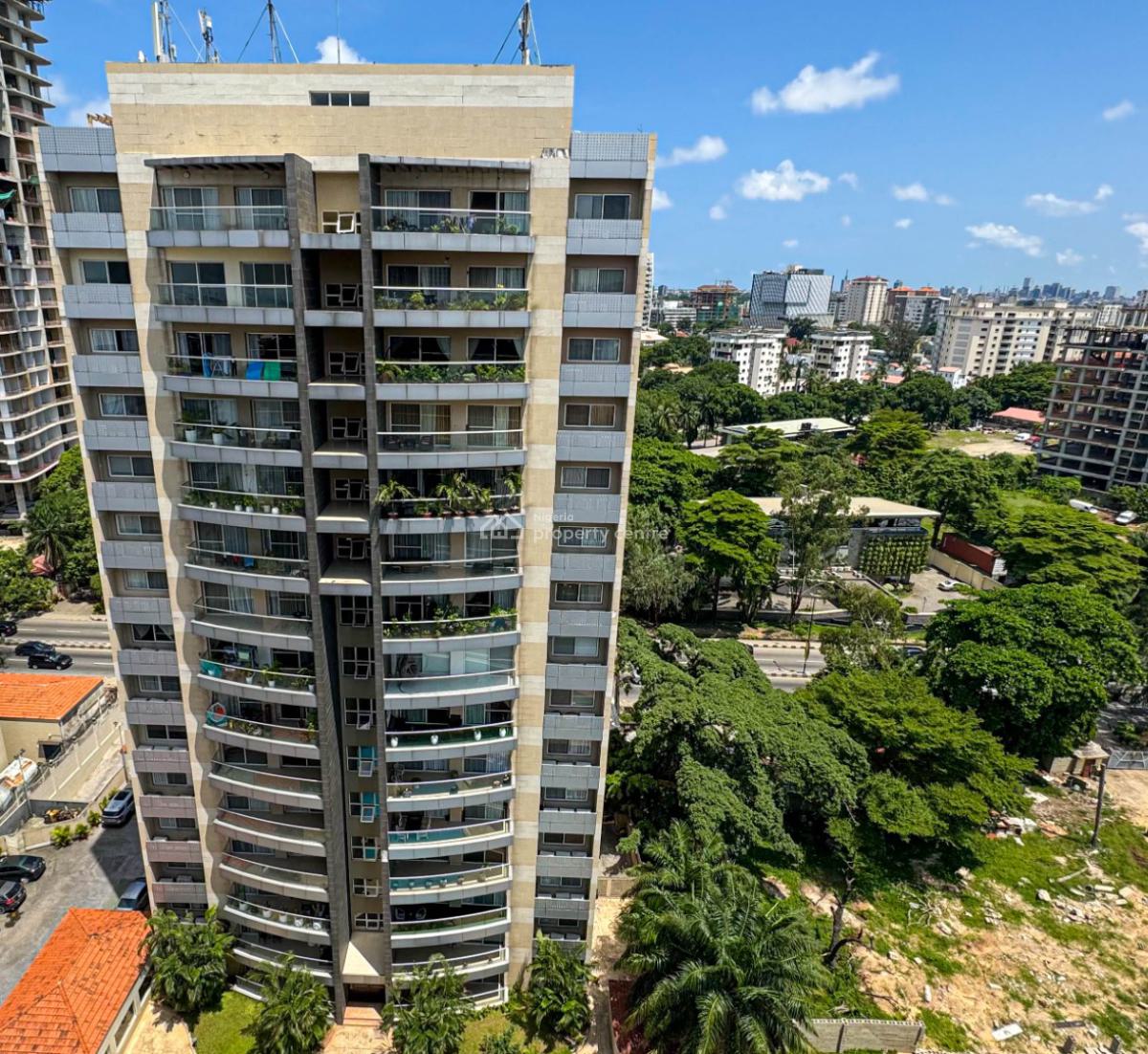 Cozy 3 Bedroom Apartment, Gerrad Road, Ikoyi, Lagos, Flat / Apartment Short Let
