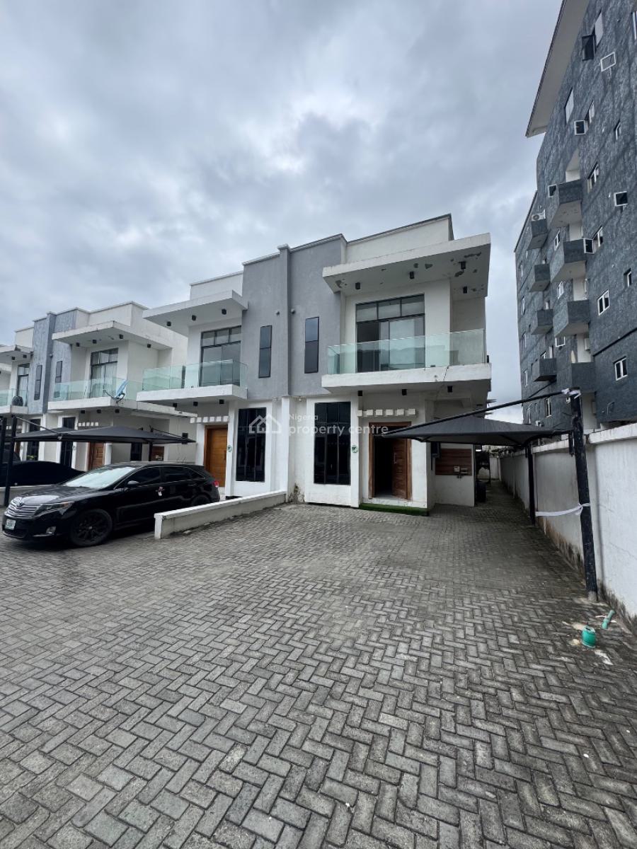 Distress 4 Bedroom Semi Detached Duplex with Bq, Close Proximity to Pinnock Beach Estate, Osapa, Lekki, Lagos, Semi-detached Duplex for Sale