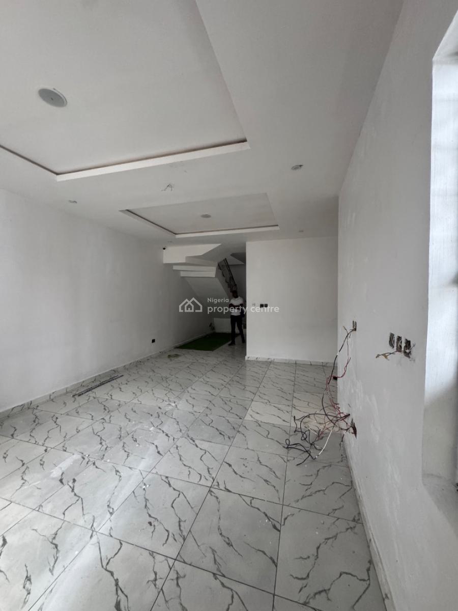 Distress 4 Bedroom Semi Detached Duplex with Bq, Close Proximity to Pinnock Beach Estate, Osapa, Lekki, Lagos, Semi-detached Duplex for Sale