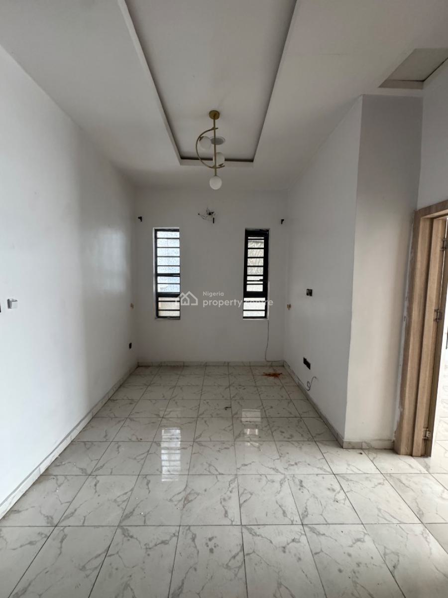 Distress 4 Bedroom Semi Detached Duplex with Bq, Close Proximity to Pinnock Beach Estate, Osapa, Lekki, Lagos, Semi-detached Duplex for Sale