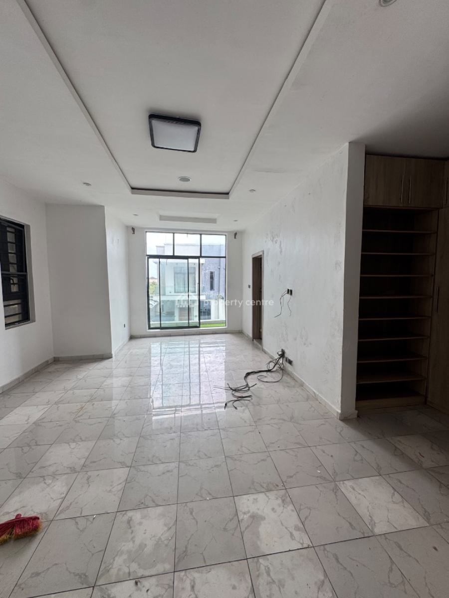 Distress 4 Bedroom Semi Detached Duplex with Bq, Close Proximity to Pinnock Beach Estate, Osapa, Lekki, Lagos, Semi-detached Duplex for Sale