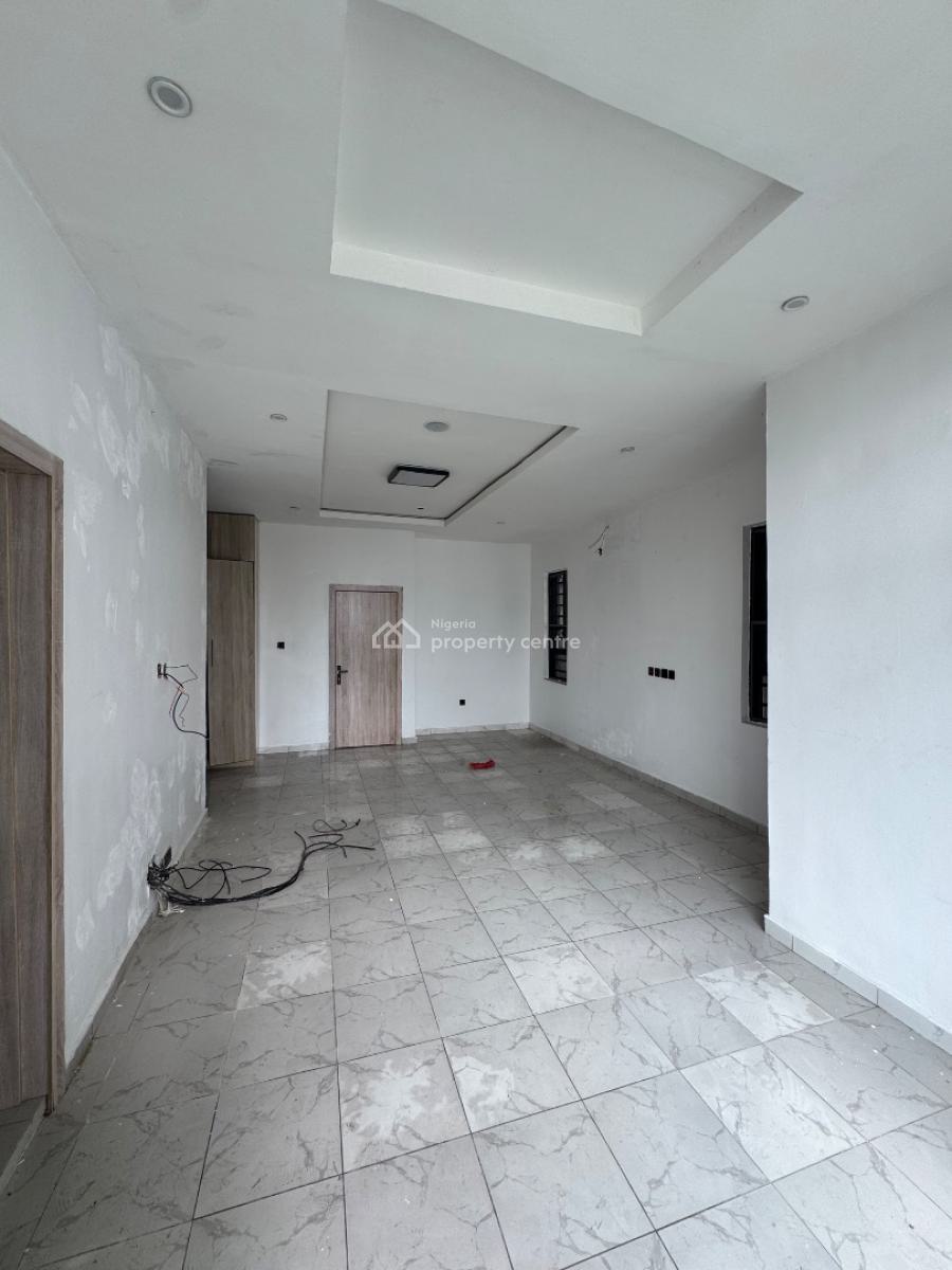 Distress 4 Bedroom Semi Detached Duplex with Bq, Close Proximity to Pinnock Beach Estate, Osapa, Lekki, Lagos, Semi-detached Duplex for Sale