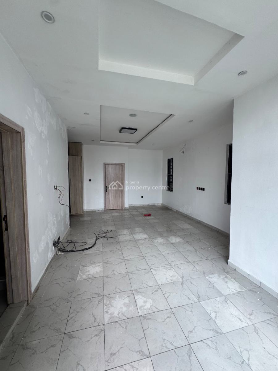Distress 4 Bedroom Semi Detached Duplex with Bq, Close Proximity to Pinnock Beach Estate, Osapa, Lekki, Lagos, Semi-detached Duplex for Sale