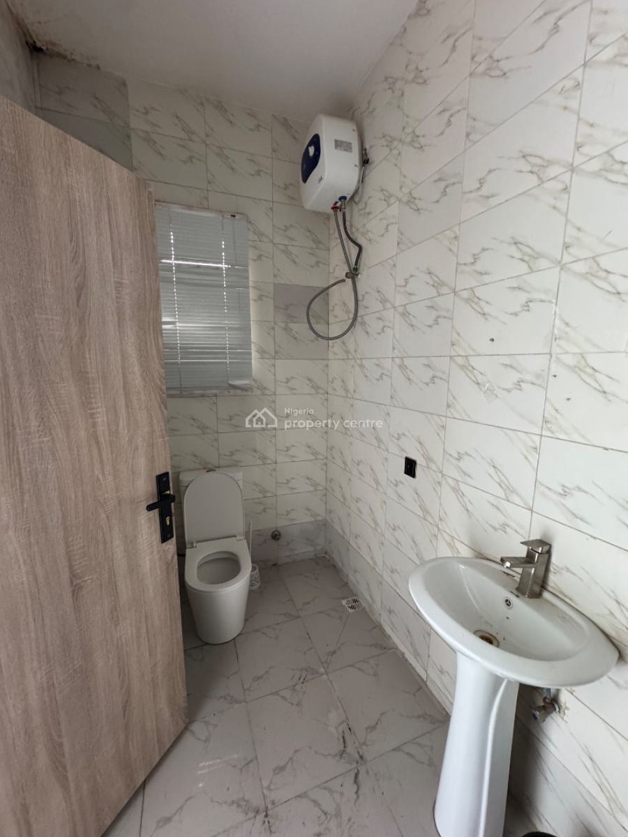 Distress 4 Bedroom Semi Detached Duplex with Bq, Close Proximity to Pinnock Beach Estate, Osapa, Lekki, Lagos, Semi-detached Duplex for Sale