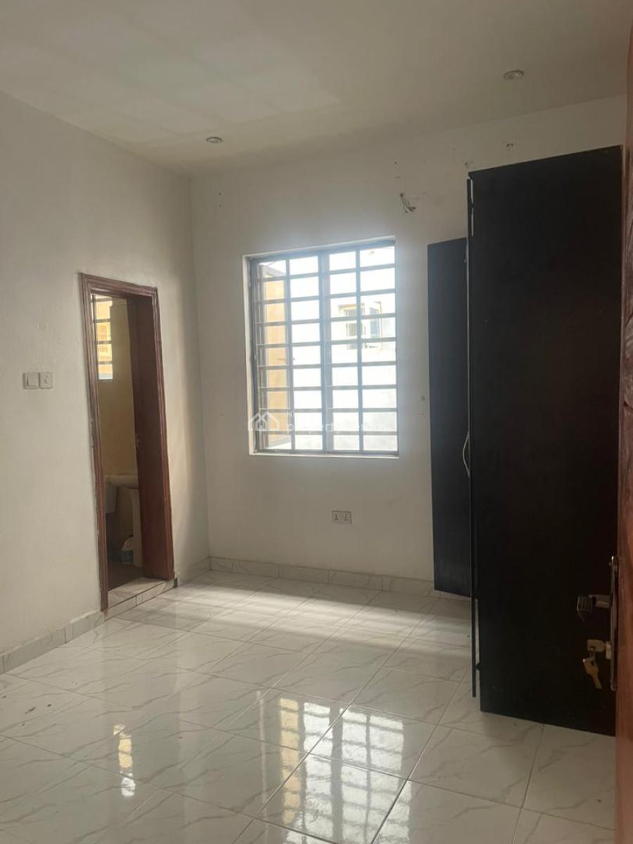 Lovely 2 Bedroom Flat Upstairs, Gra Phase 1, Magodo, Lagos, Flat / Apartment for Rent