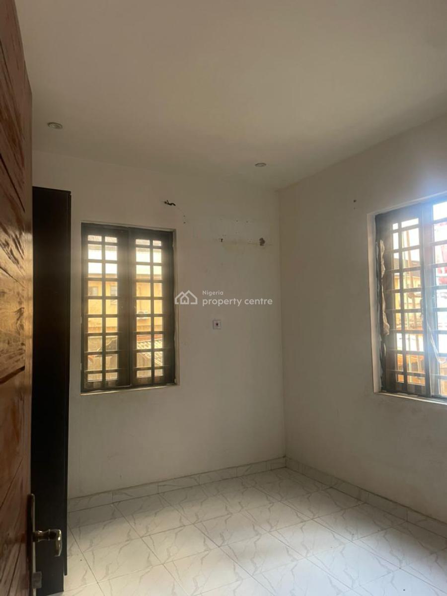 Lovely 2 Bedroom Flat Upstairs, Gra Phase 1, Magodo, Lagos, Flat / Apartment for Rent