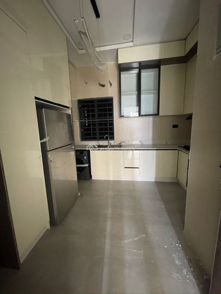 3 Bedroom Apartment with a Swimming Pool, Lekki Phase 1, Lekki, Lagos, Flat / Apartment for Sale