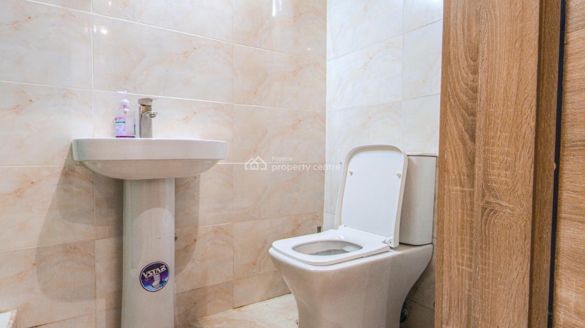 **spacious 3 Bedroom Duplex Available From Today, Lekki Phase 1, Lekki, Lagos, Flat / Apartment Short Let