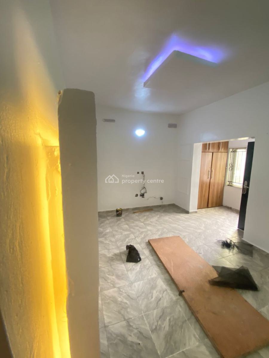 Luxurious Semi Master Bedroom in an Estate, Ikata, Lekki, Lagos, Self Contain (single Rooms) for Rent