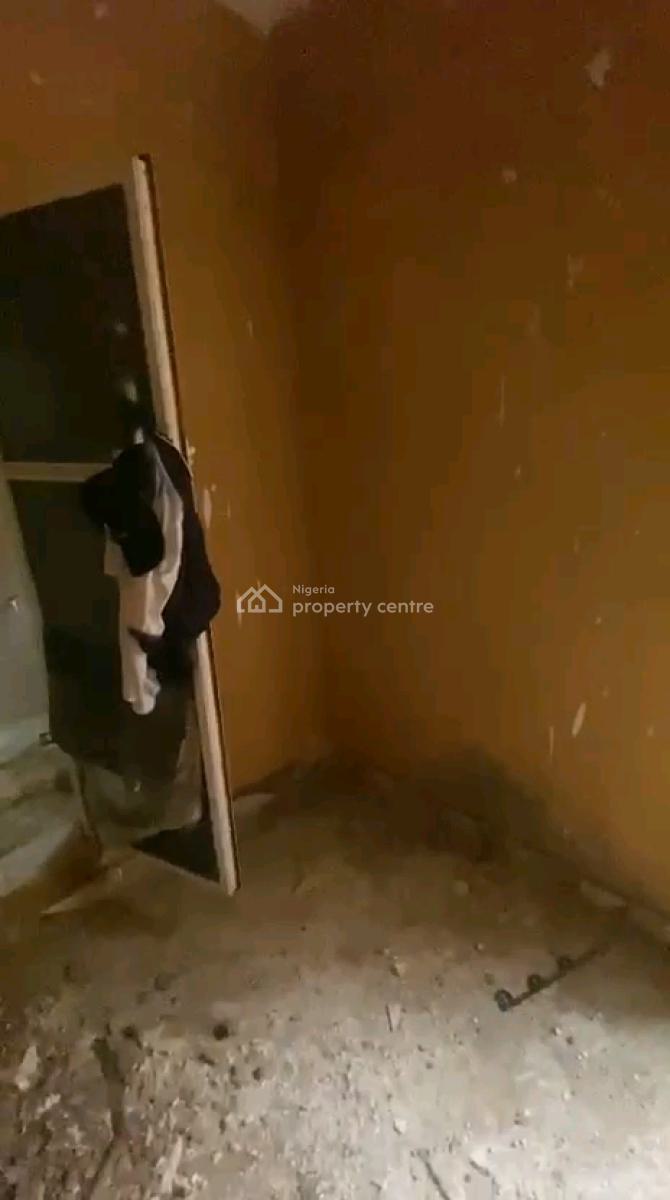 a Decent and Standard and Nice Miniflat, Groundfloor with 2toilets and, John Isaac Street, Yaba, Lagos, Mini Flat (room and Parlour) for Rent