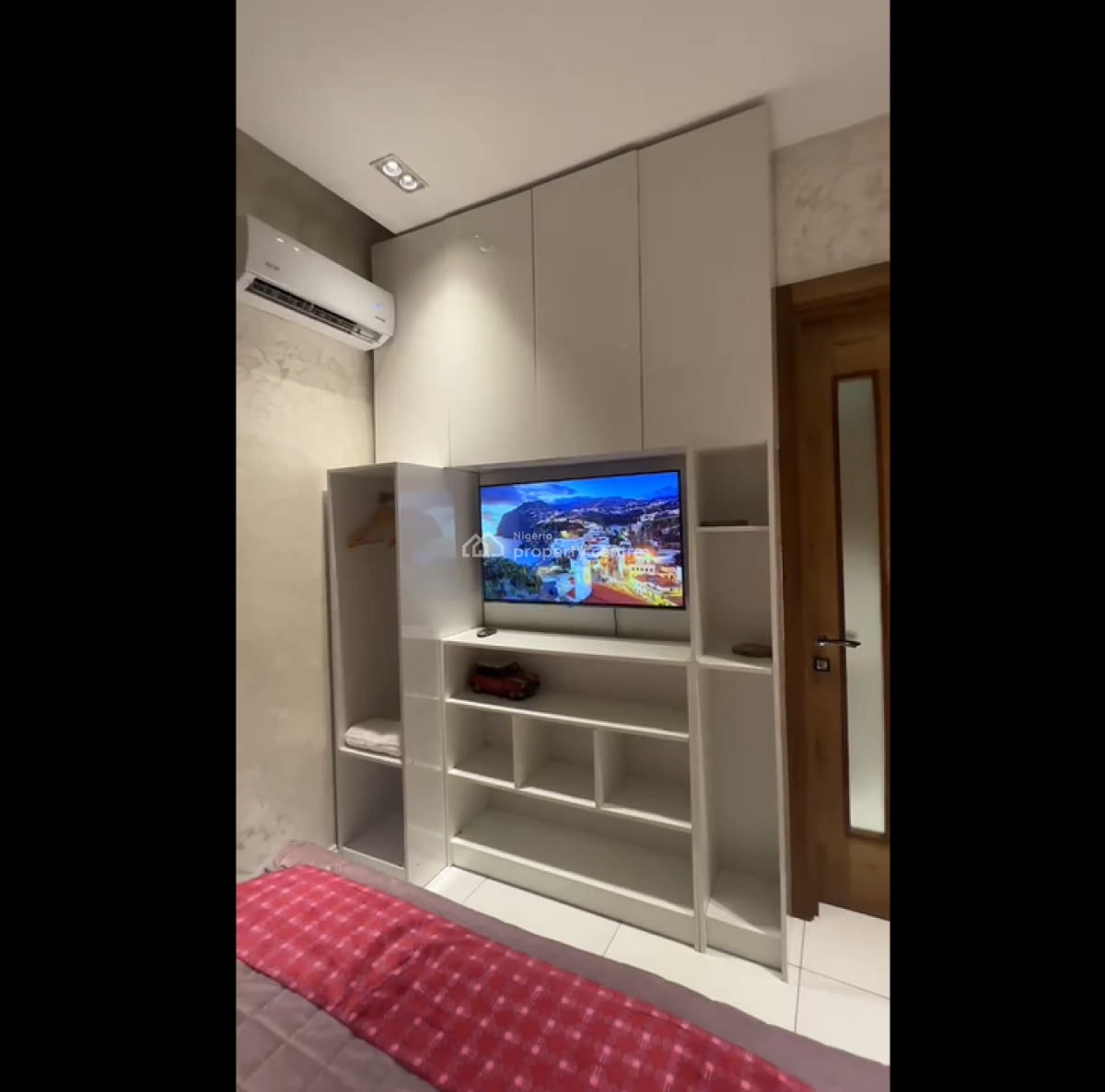 The Pink Loft 2 Bedroom Loft with Maximum Number of Guests Being 4, Lekki, Lagos, Flat / Apartment Short Let