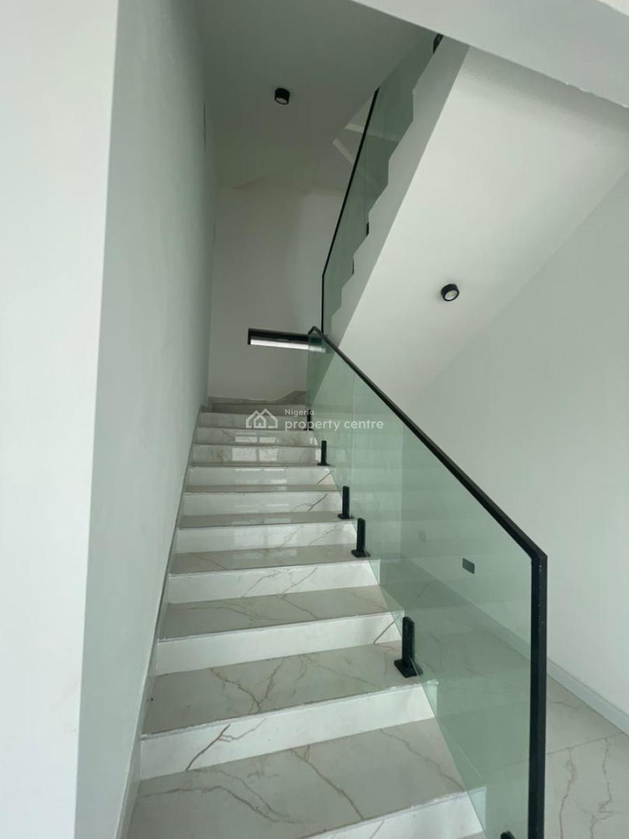 5bedroom Detached Duplex with Bq.  *price*: ₦800m *location* Hampton B, Ikate, Lekki, Lagos, Detached Duplex for Sale