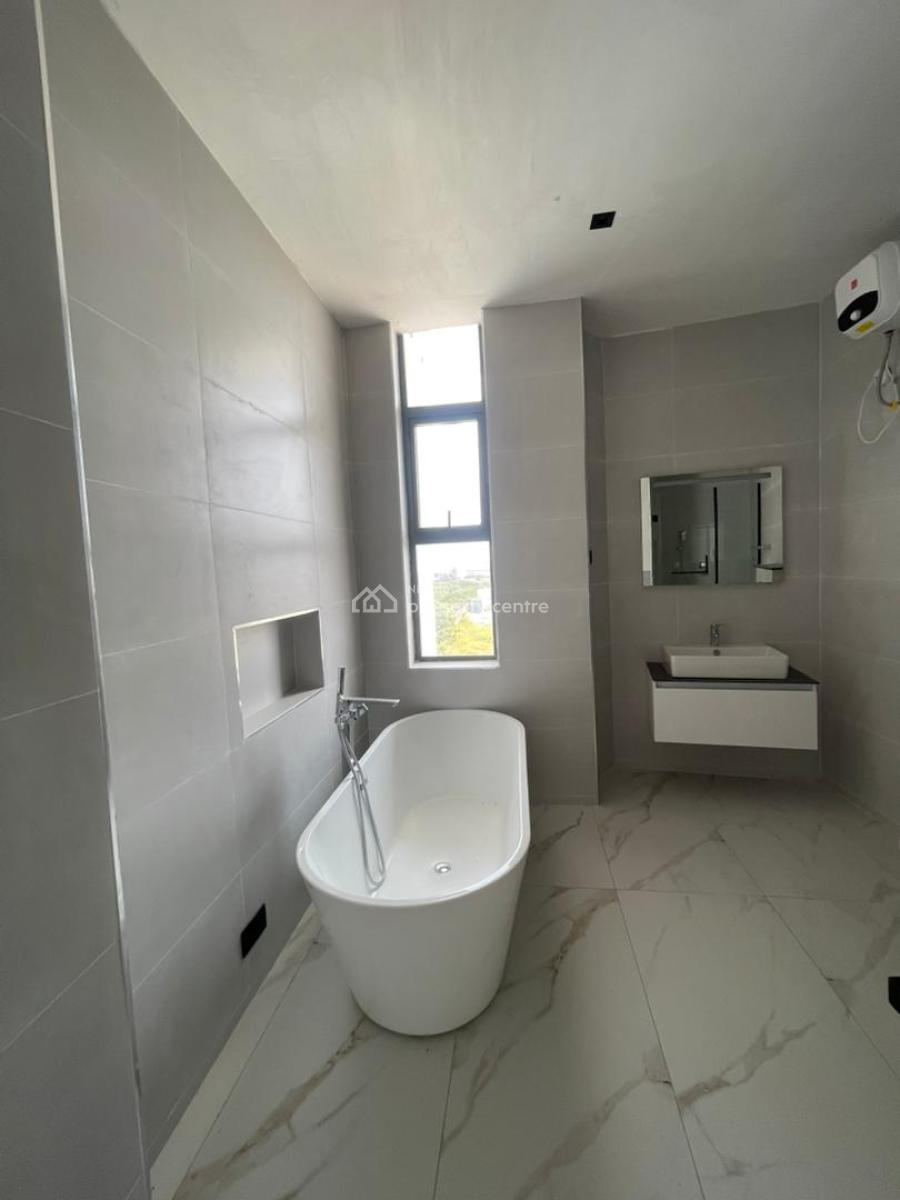 5bedroom Detached Duplex with Bq.  *price*: ₦800m *location* Hampton B, Ikate, Lekki, Lagos, Detached Duplex for Sale