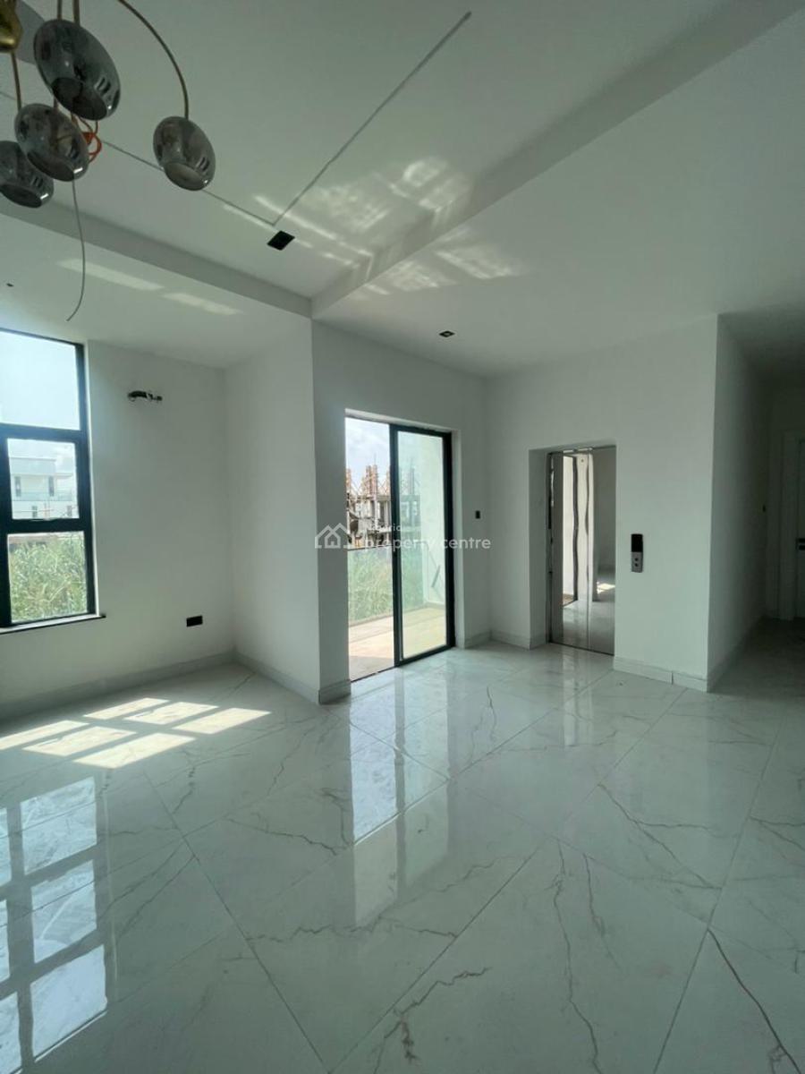 5bedroom Detached Duplex with Bq.  *price*: ₦800m *location* Hampton B, Ikate, Lekki, Lagos, Detached Duplex for Sale