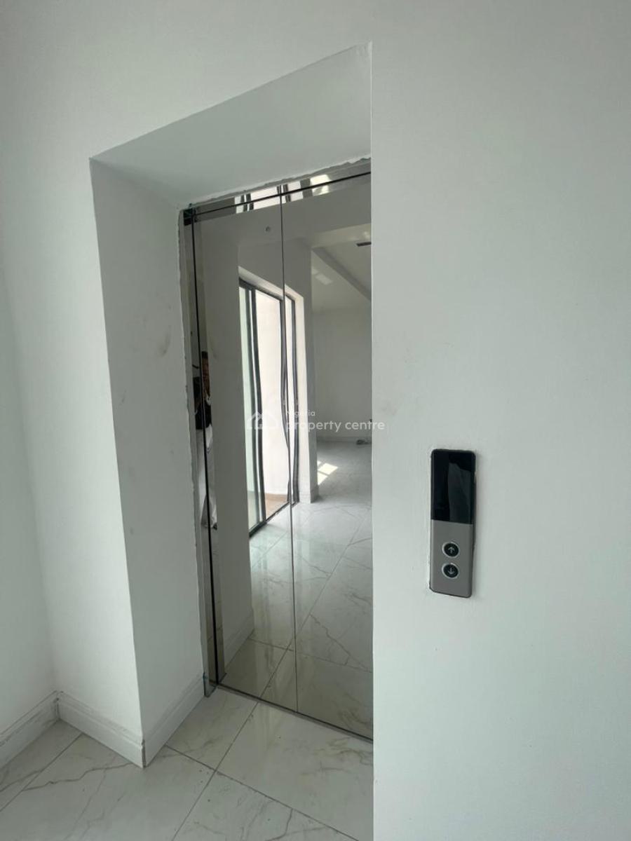 5bedroom Detached Duplex with Bq.  *price*: ₦800m *location* Hampton B, Ikate, Lekki, Lagos, Detached Duplex for Sale