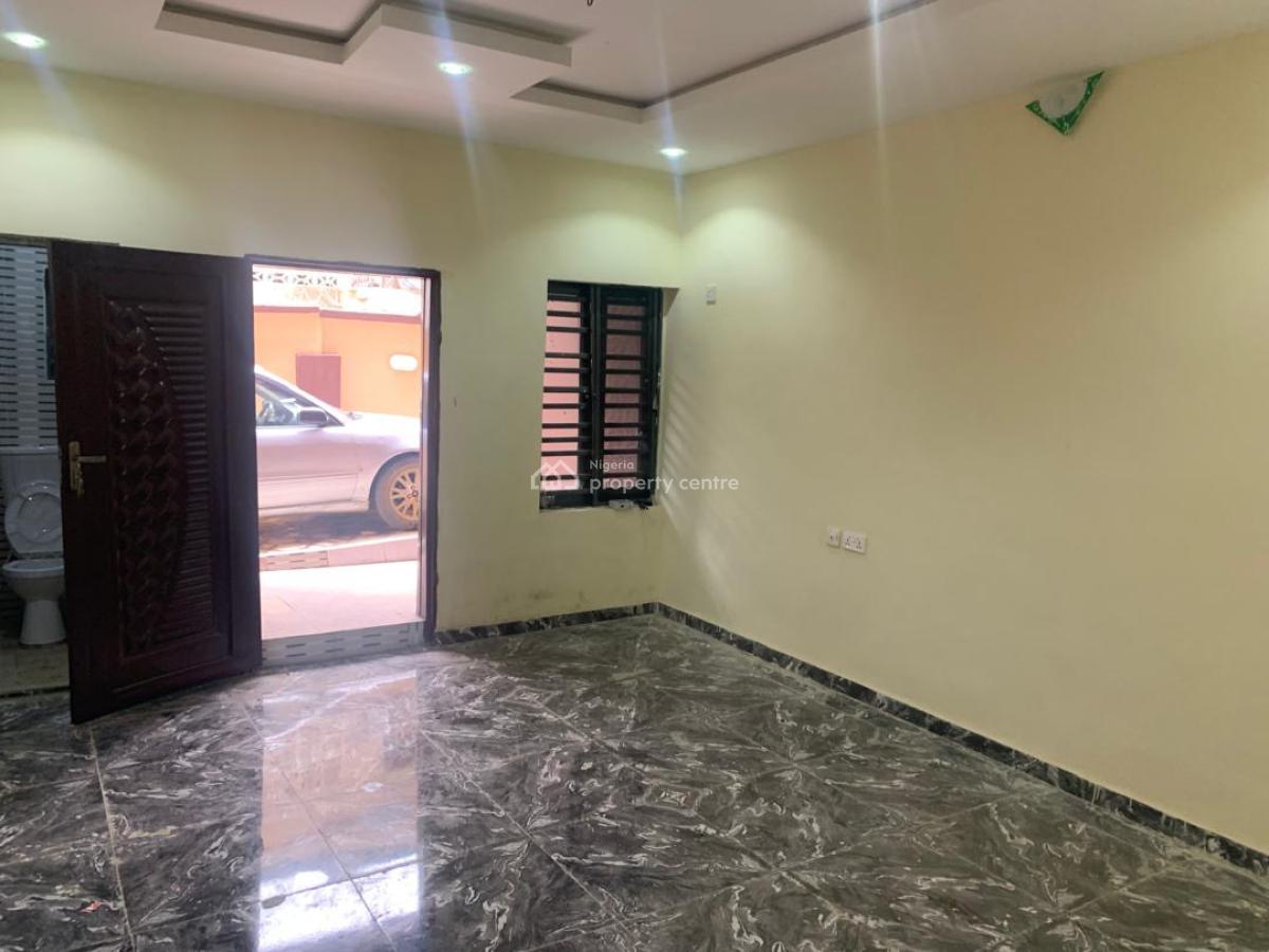 Decent and Standard 2 Bedrooms Apartment. All Rooms En-suite, Oworonshoki, Shomolu, Lagos, Flat / Apartment for Rent
