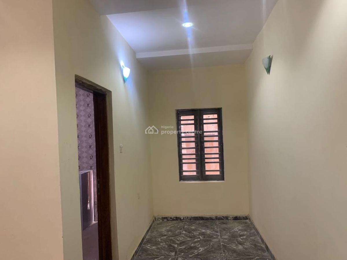 Decent and Standard 2 Bedrooms Apartment. All Rooms En-suite, Oworonshoki, Shomolu, Lagos, Flat / Apartment for Rent