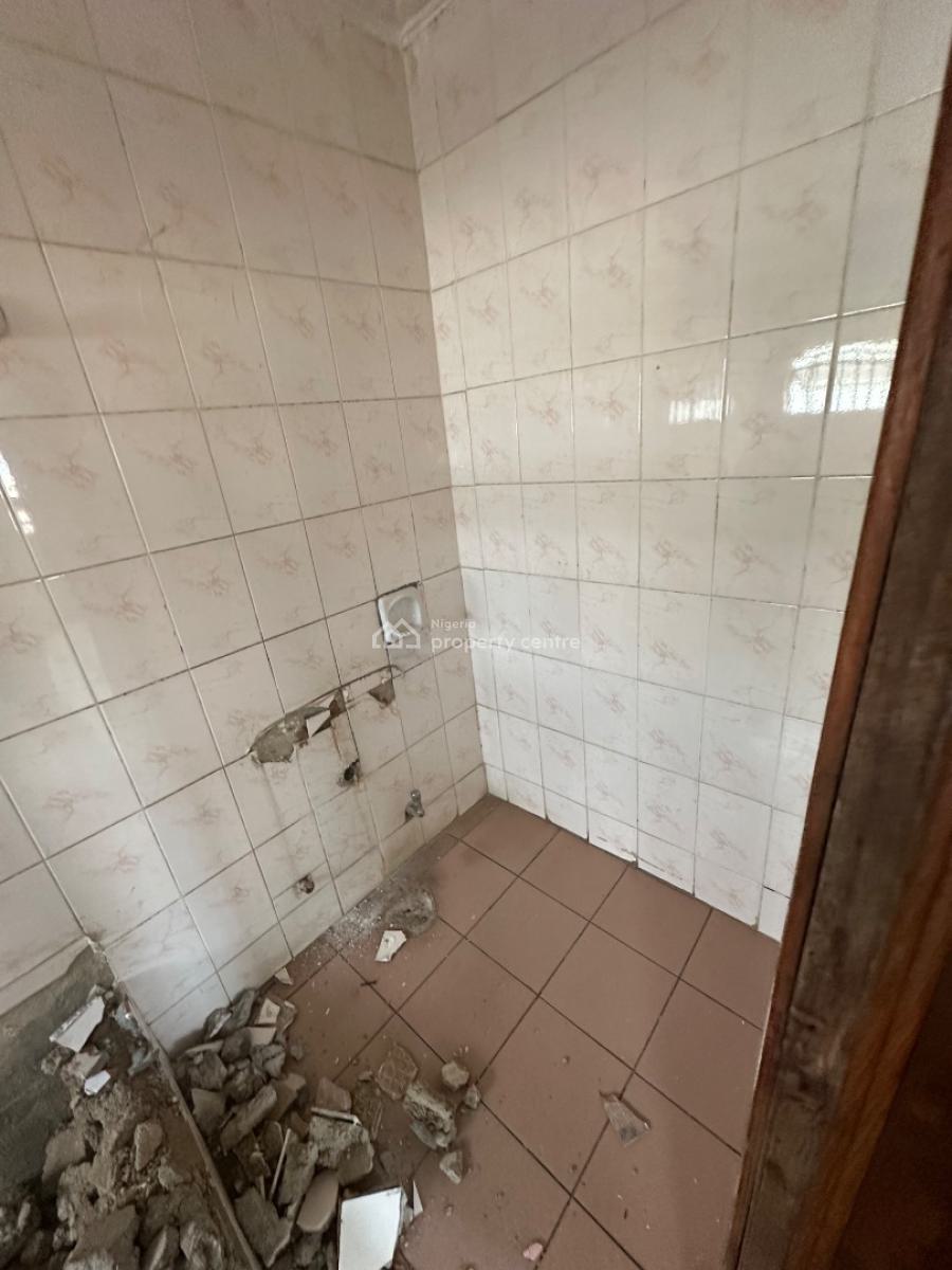 a Standard One Room Self Contain Apartment in a Decent Location, Not Far From Crush Cafe 1st Avenue, Gwarinpa, Abuja, Self Contain (single Rooms) for Rent