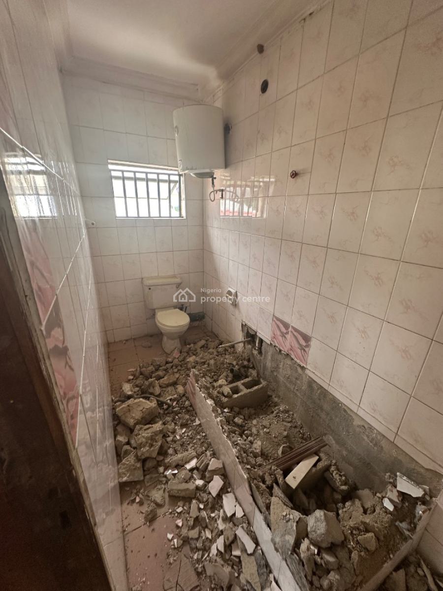 a Standard One Room Self Contain Apartment in a Decent Location, Not Far From Crush Cafe 1st Avenue, Gwarinpa, Abuja, Self Contain (single Rooms) for Rent