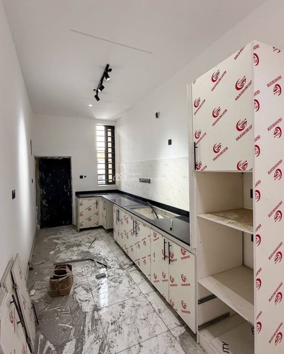 Fully Serviced 2 Bedroom Apartment with Swimming Pool & Gym, Ologolo Lekki Lagos, Ologolo, Lekki, Lagos, Block of Flats for Sale