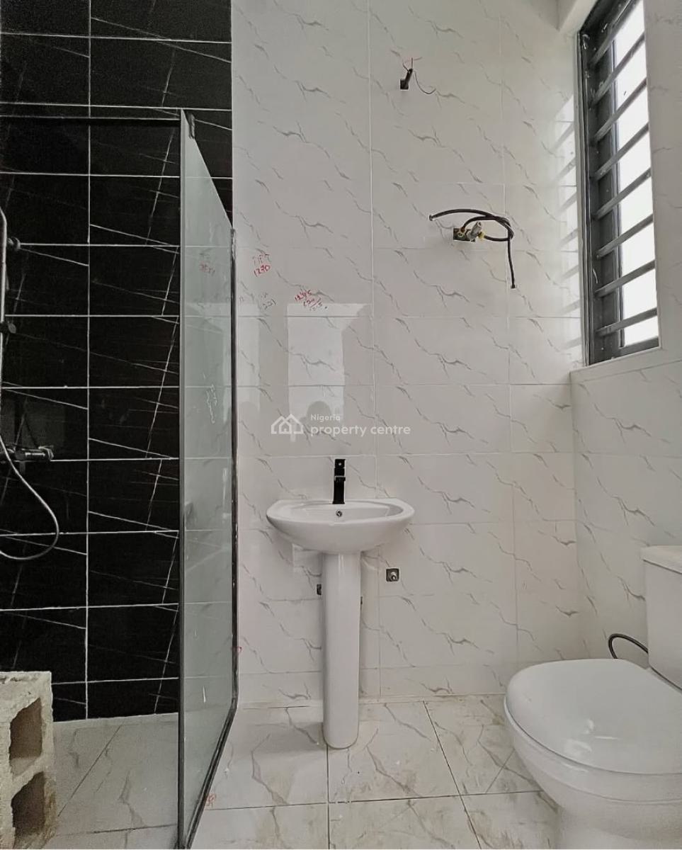 Fully Serviced 2 Bedroom Apartment with Swimming Pool & Gym, Ologolo Lekki Lagos, Ologolo, Lekki, Lagos, Block of Flats for Sale
