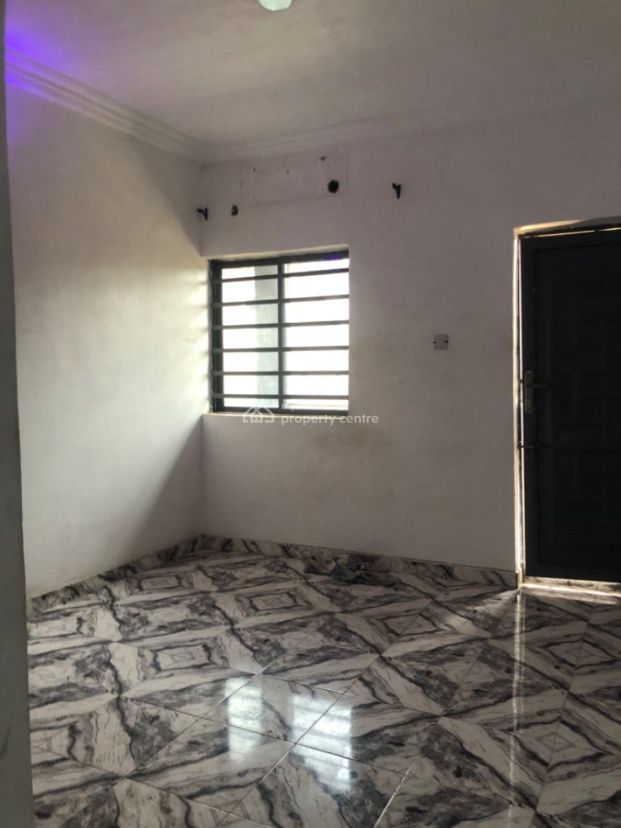 Standard Room Self with Car Park Personal Prepaid and Cabinets, Shomolu, Lagos, Self Contain (single Rooms) for Rent