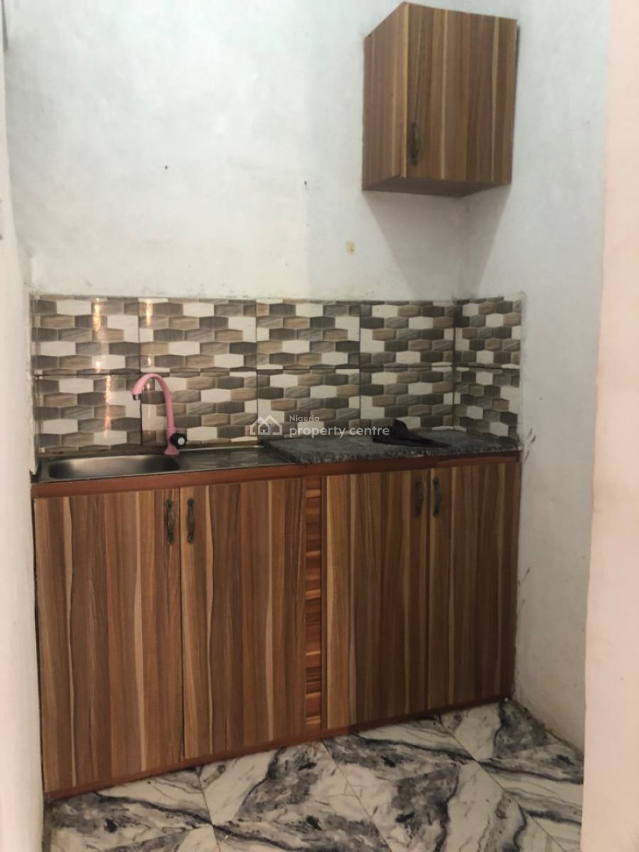 Standard Room Self with Car Park Personal Prepaid and Cabinets, Shomolu, Lagos, Self Contain (single Rooms) for Rent